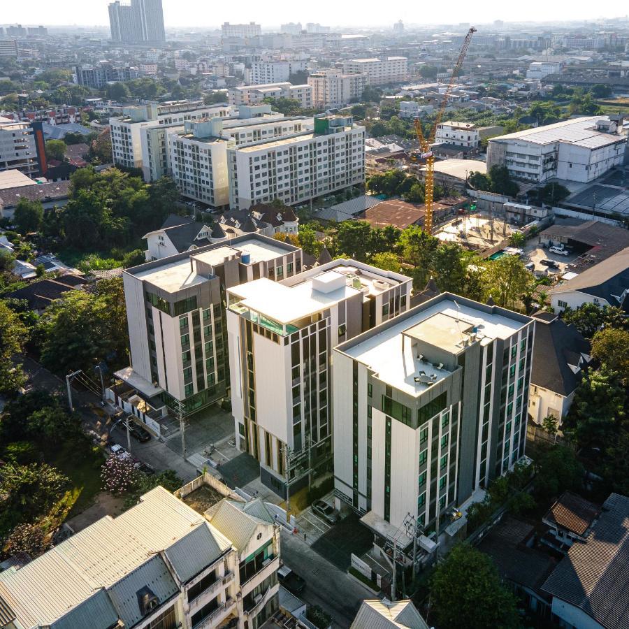 Wellness Stay & Hotel Sukhumvit 107 Bangkok Bagian luar foto