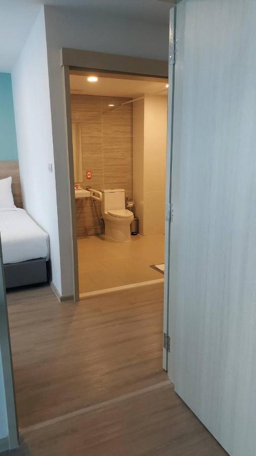 Wellness Stay & Hotel Sukhumvit 107 Bangkok Bagian luar foto