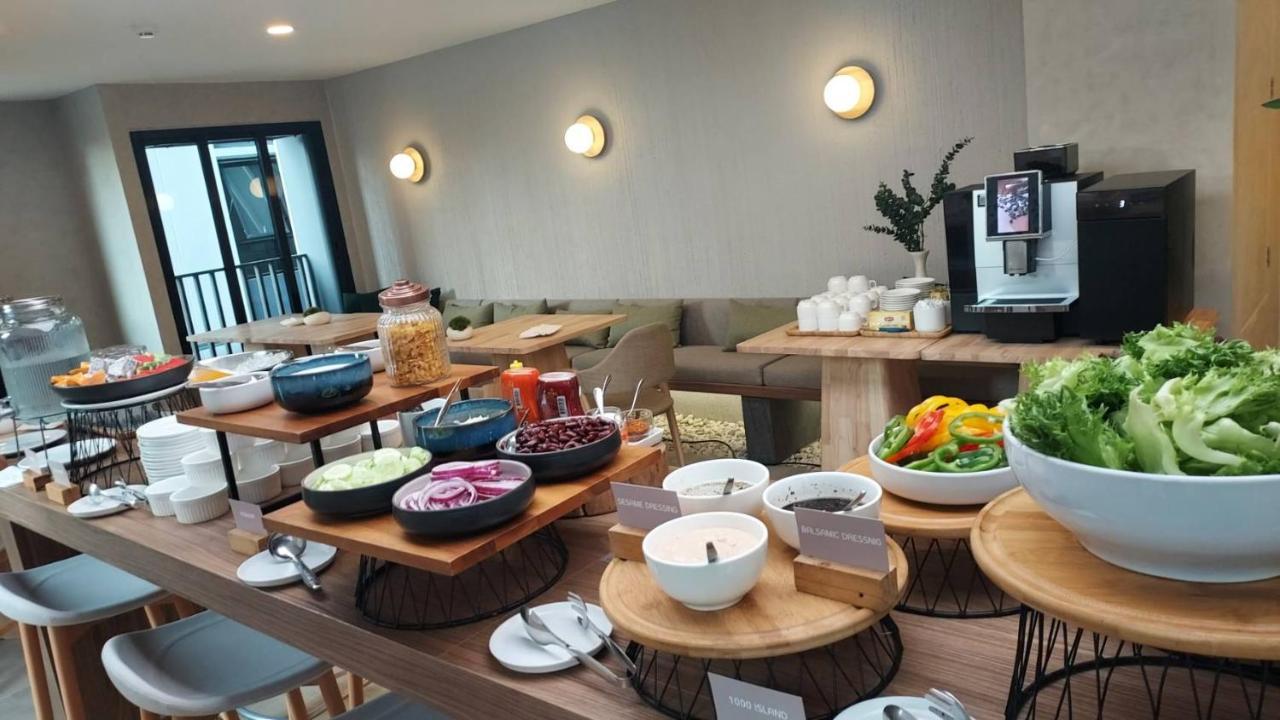 Wellness Stay & Hotel Sukhumvit 107 Bangkok Bagian luar foto