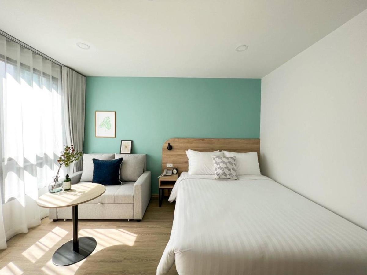 Wellness Stay & Hotel Sukhumvit 107 Bangkok Bagian luar foto