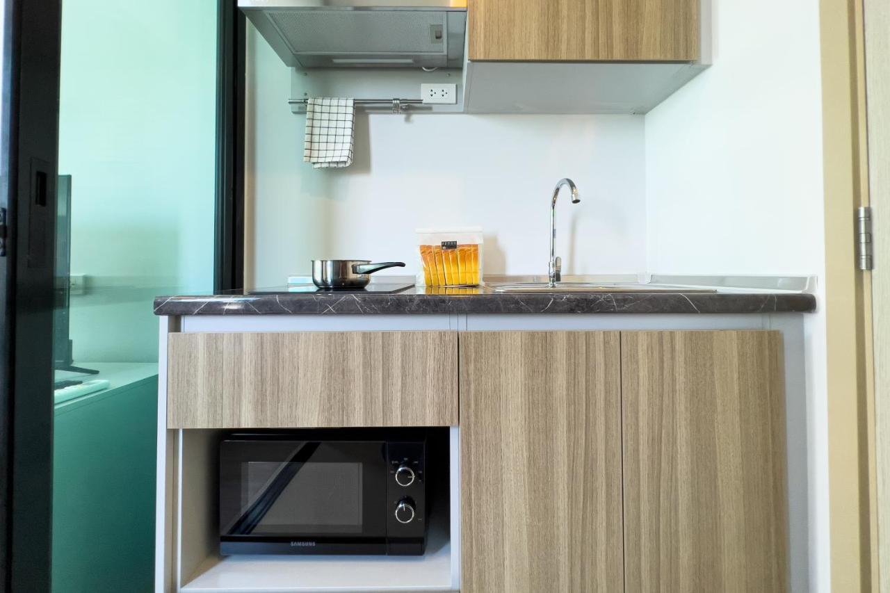 Wellness Stay & Hotel Sukhumvit 107 Bangkok Bagian luar foto
