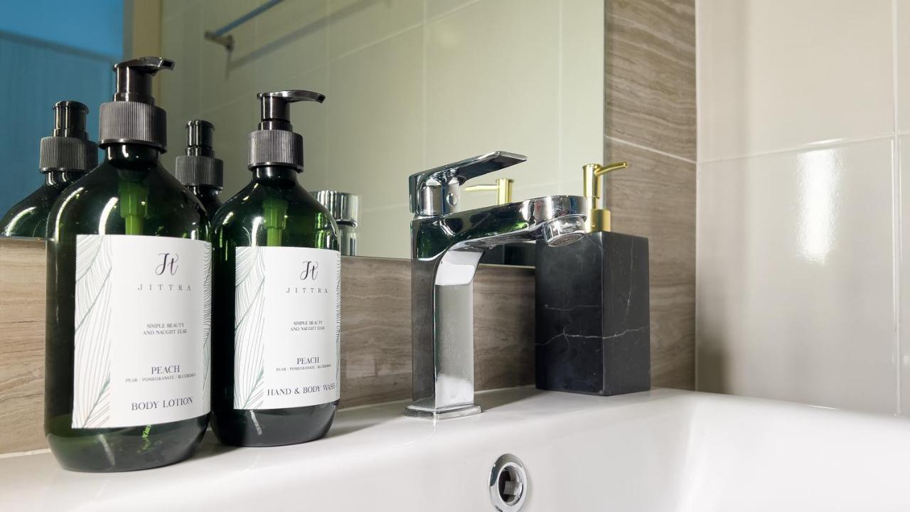 Wellness Stay & Hotel Sukhumvit 107 Bangkok Bagian luar foto