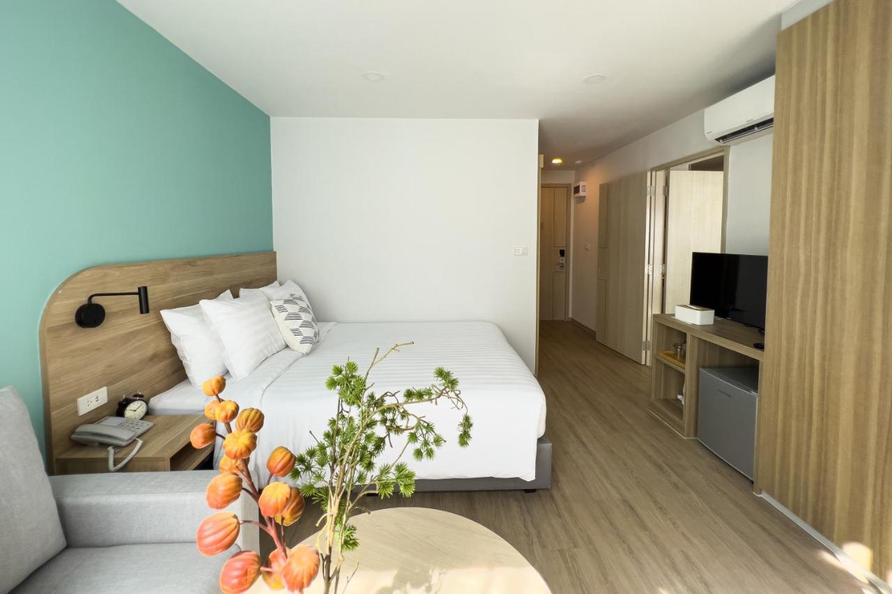 Wellness Stay & Hotel Sukhumvit 107 Bangkok Bagian luar foto
