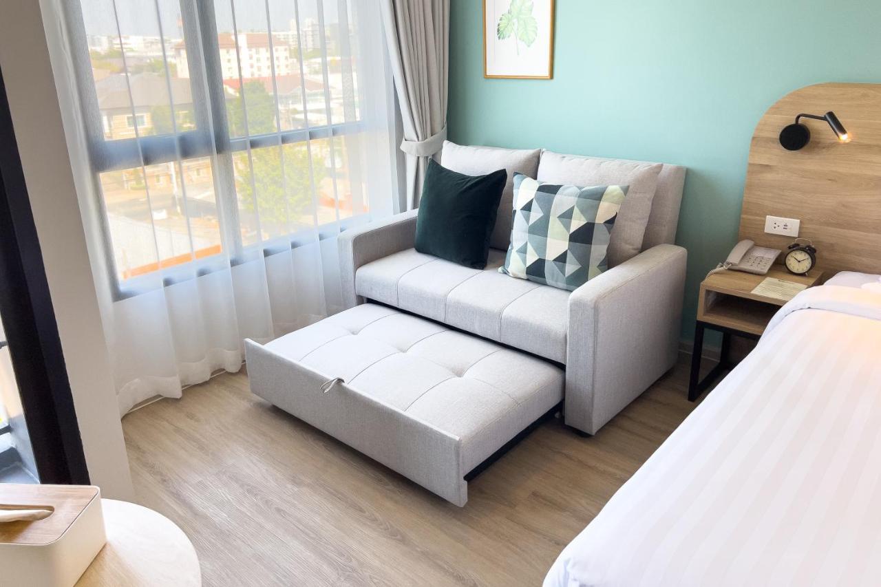 Wellness Stay & Hotel Sukhumvit 107 Bangkok Bagian luar foto