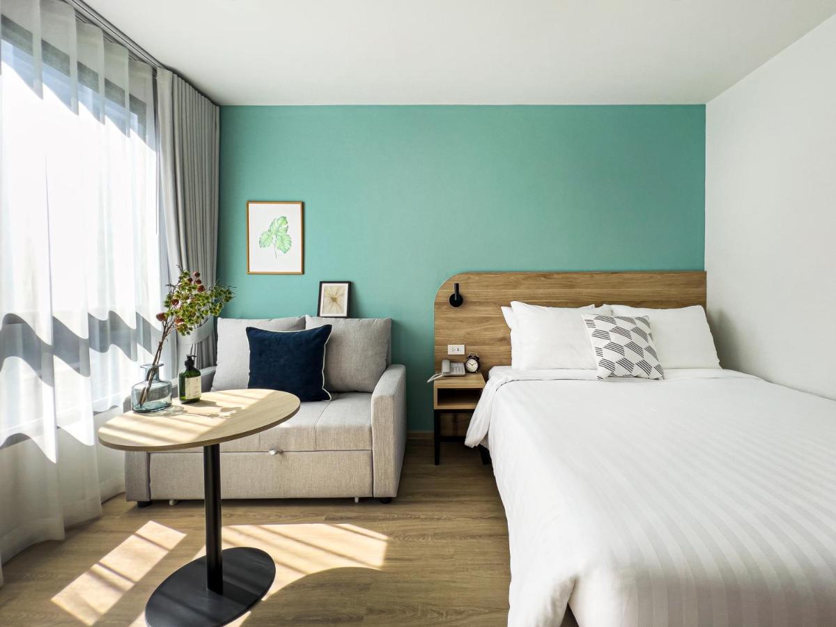 Wellness Stay & Hotel Sukhumvit 107 Bangkok Bagian luar foto