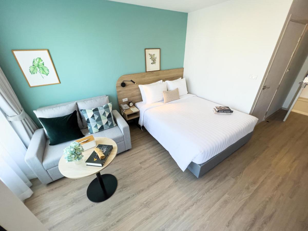 Wellness Stay & Hotel Sukhumvit 107 Bangkok Bagian luar foto