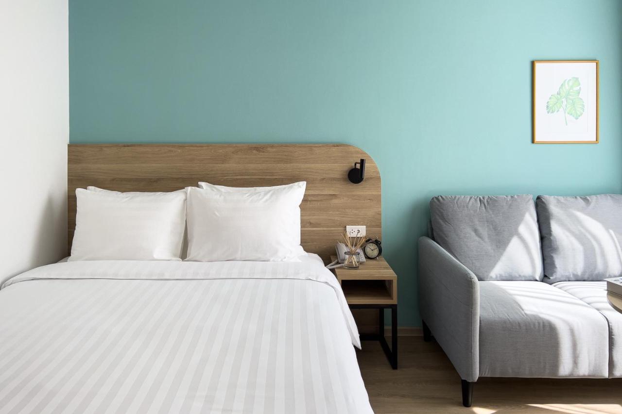 Wellness Stay & Hotel Sukhumvit 107 Bangkok Bagian luar foto