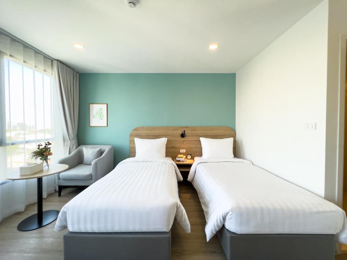 Wellness Stay & Hotel Sukhumvit 107 Bangkok Bagian luar foto