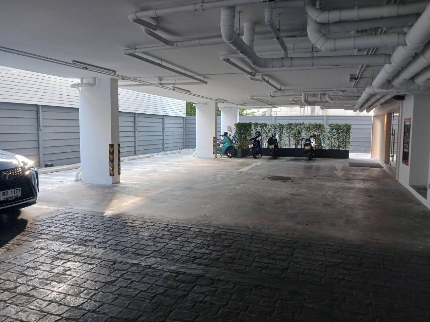 Wellness Stay & Hotel Sukhumvit 107 Bangkok Bagian luar foto