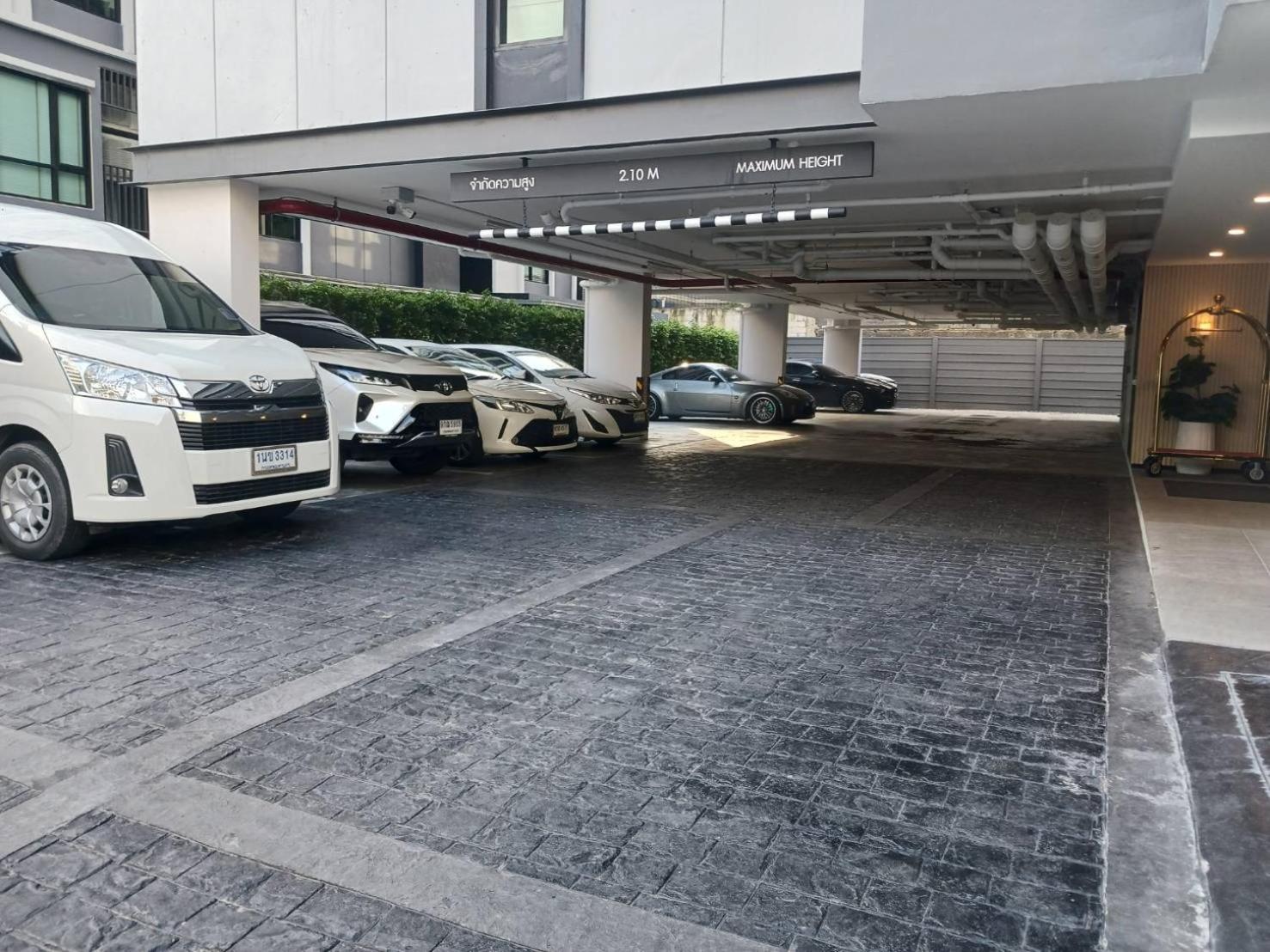 Wellness Stay & Hotel Sukhumvit 107 Bangkok Bagian luar foto