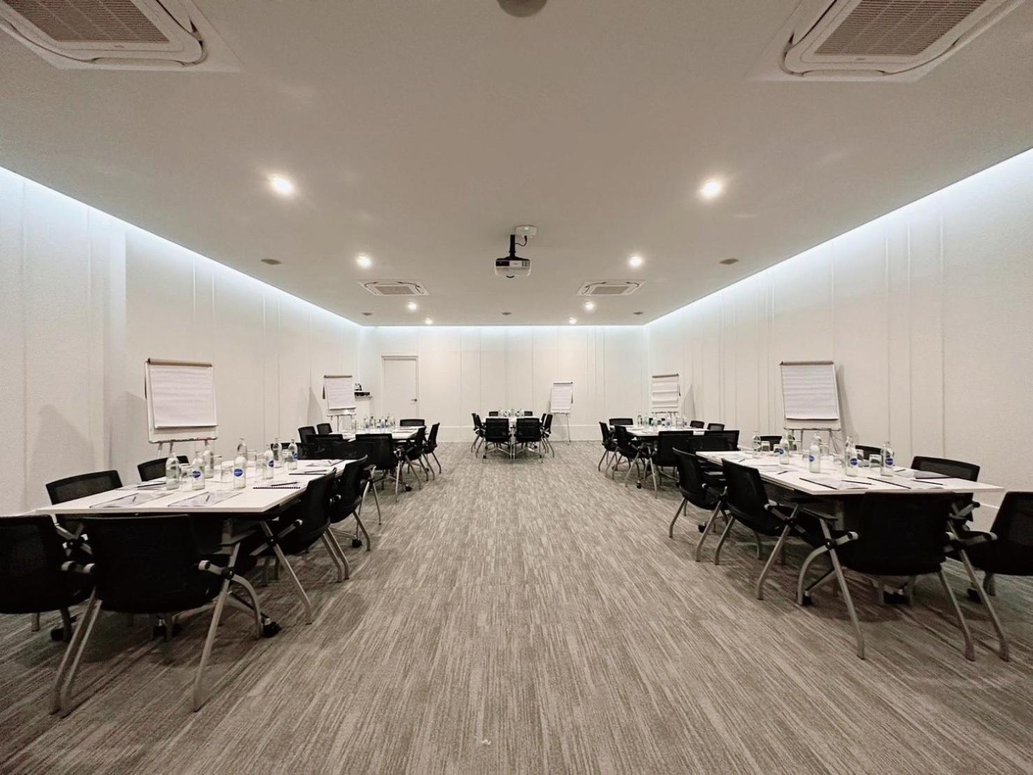 Wellness Stay & Hotel Sukhumvit 107 Bangkok Bagian luar foto