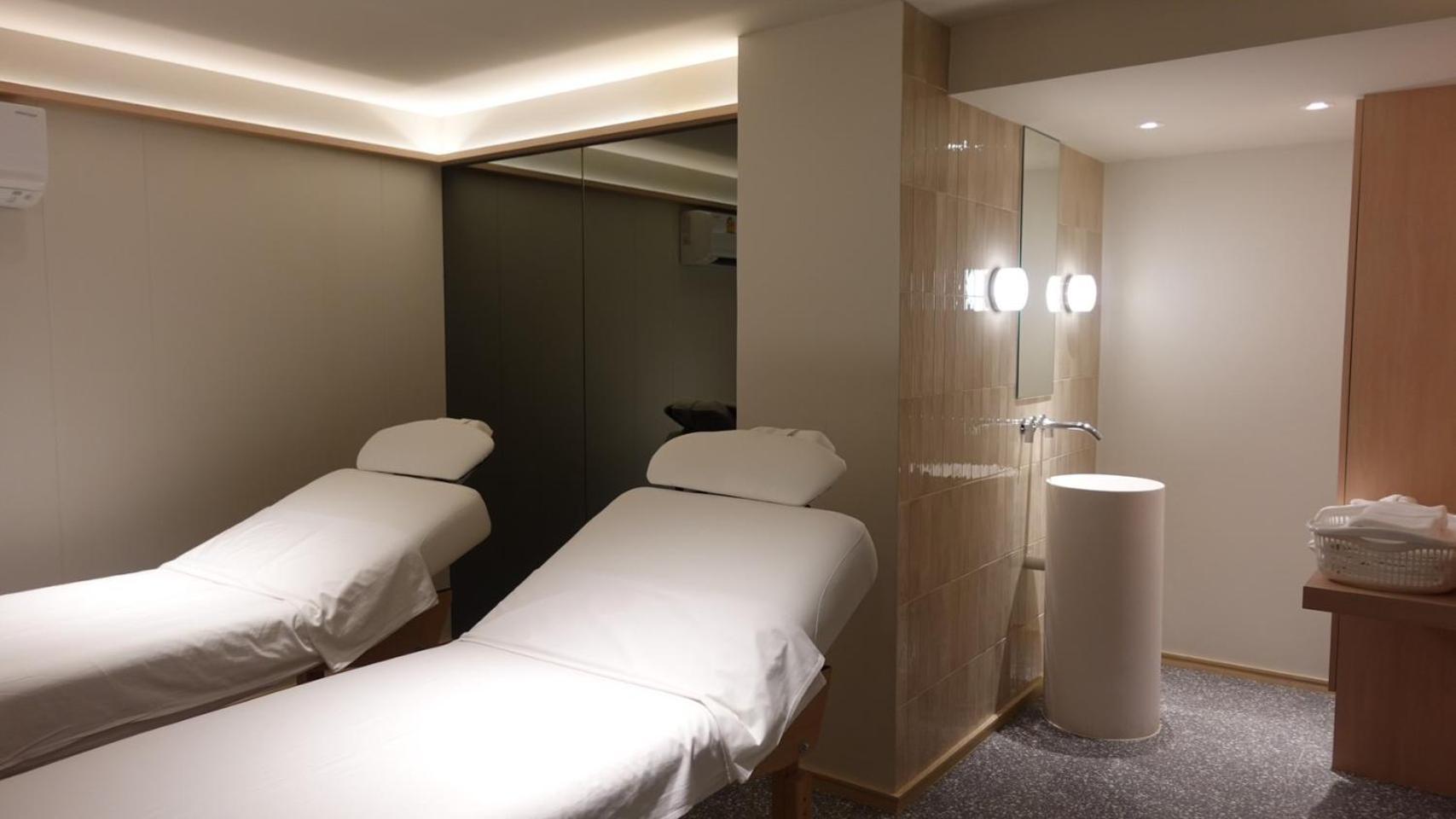 Wellness Stay & Hotel Sukhumvit 107 Bangkok Bagian luar foto
