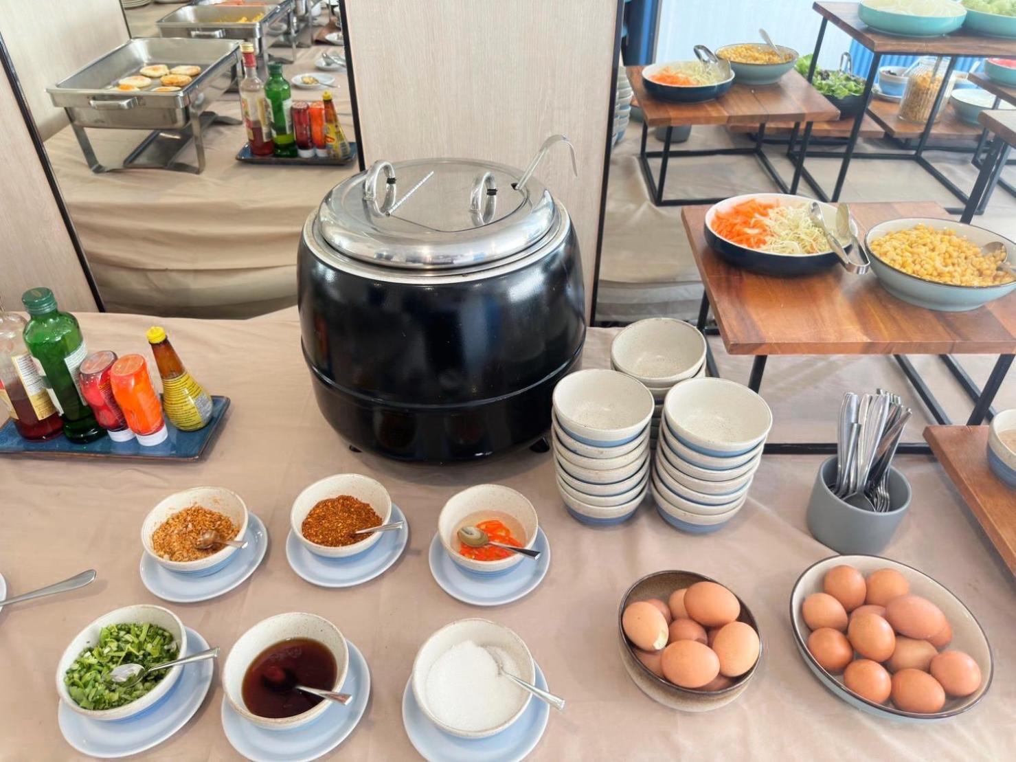 Wellness Stay & Hotel Sukhumvit 107 Bangkok Bagian luar foto
